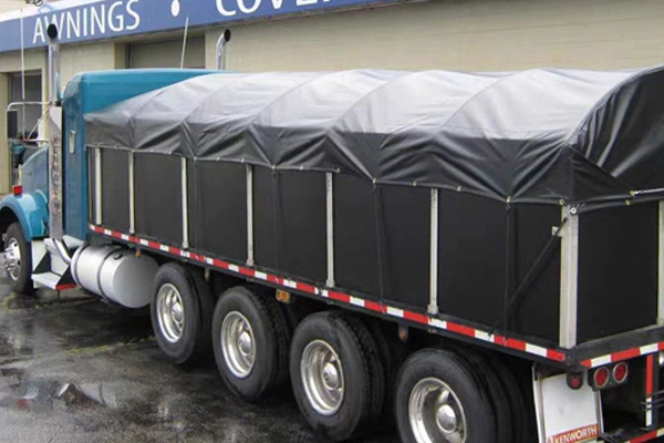 Merkmale von PVC-LKW-Tarps