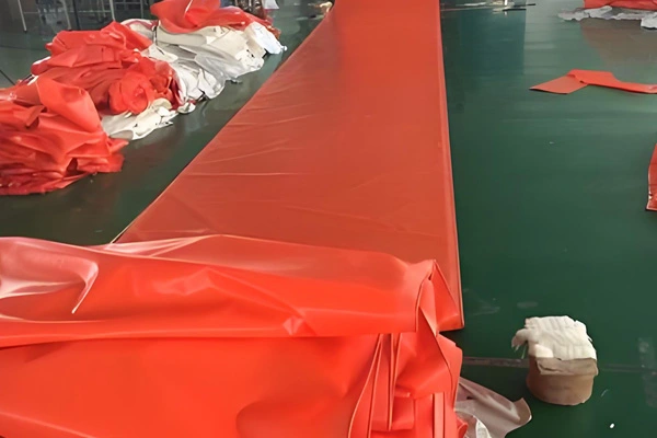 Anwendung der PVC-Rasse plane